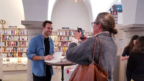 Littérature : Joël Dicker en visite à Saint-Etienne se confie au...