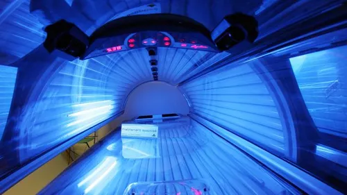 Vers la fin des cabines de bronzage ? La réaction d'une gérante...