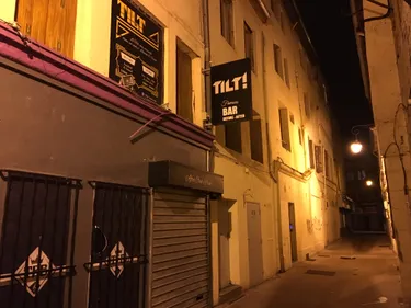 Saint-Etienne : poignardé de plusieurs coups de couteau à la sortie...