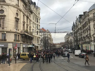 Saint-Etienne : la manif des lycéens dégénère en centre-ville