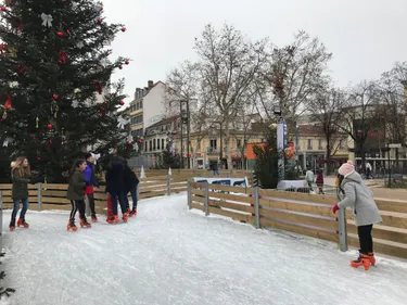 Saint-Etienne : venez patiner à travers les sapins sur la place...