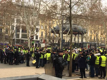 Environ 500 « gilets jaunes » ont manifesté dans Saint-Etienne