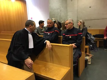 Deux hommes suspectés d'avoir volé deux véhicules de pompiers à...