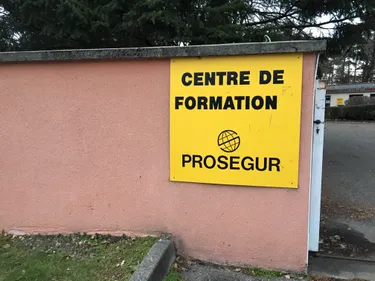 Cinq hommes devant les Assises du Rhône pour des attaques au fusil...