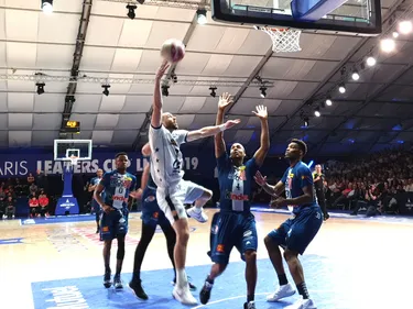 Basket : la Chorale récidive à Disneyland !