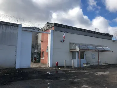 Projections à la Talaudière : un kiwi au milieu du tabac et de la...