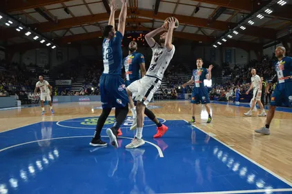 Basket : la Chorale humiliée par Rouen