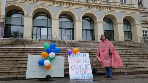 Saint-Etienne : une militante commence une grève de la faim pour...