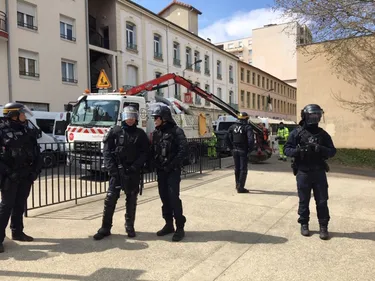 Saint-Etienne : des migrants évacués par les CRS ce dimanche sur le...