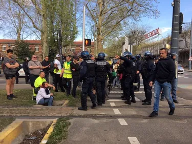 400 « gilets jaunes » ont manifesté dans la Loire, six garde-à-vue