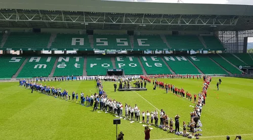 De la danse à Geoffroy Guichard avec les gendarmes de la Loire