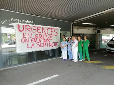 CHU de Saint-Etienne : les urgentistes, en grève, attendent des...