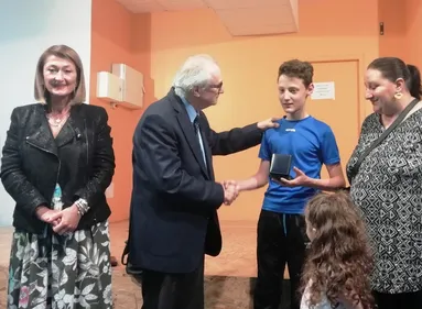 Saint-Etienne : un jeune collégien à l'honneur après un acte héroïque