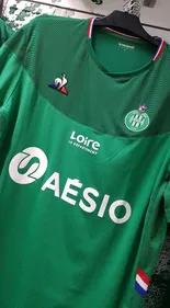 Du monde à la boutique des Verts pour le lancement des maillots...