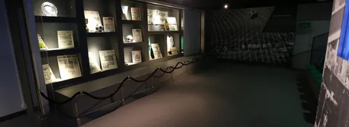 Anciens sièges, programmes de Coupe d'Europe, posters .... le Musée...