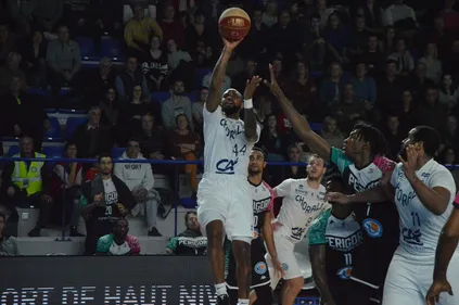 Basket : la Chorale se donne de l'air face à Boulazac