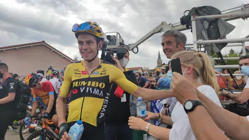 Le belge Wout Van Aert remporte la 1ère étape du Critérium du...