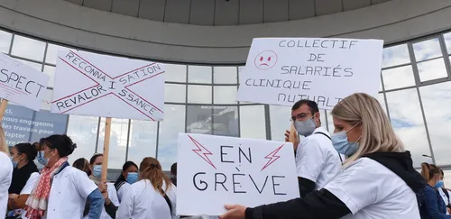 Saint-Etienne : le personnel de la clinique mutualiste de Bellevue...