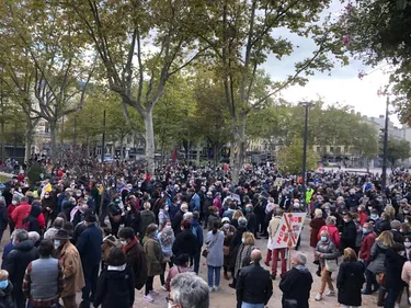 Saint-Etienne : 2 500 personnes rassemblées en hommage à Samuel Paty