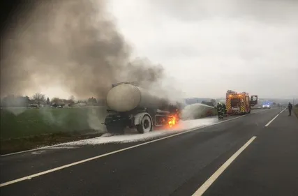 Deux poids lourds en feu ce mardi dans la Loire