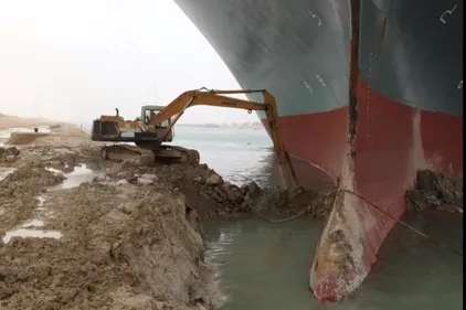 Canal de Suez : le trafic maritime reprendra progressivement d'ici...