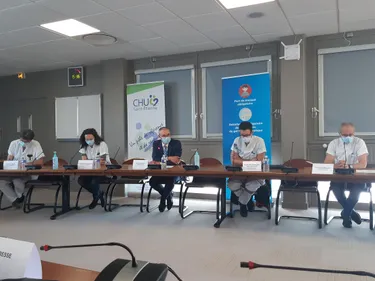 Cas Covid en hausse dans la Loire, le CHU de Saint-Etienne fait le...