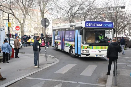 Saint-Etienne : des tests en 20 minutes grâce au bus de dépistage...