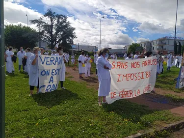 Les techniciens de laboratoire à nouveau mobilisés devant le CHU de...
