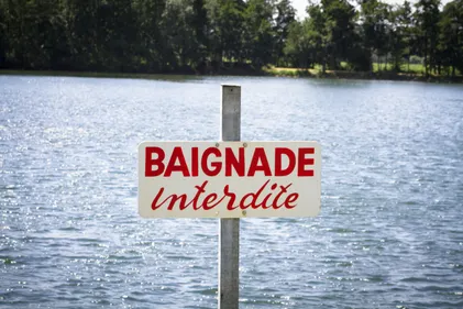 La baignade interdite au lac de Villerest
