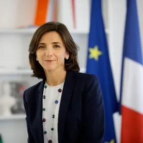 La secrétaire d'Etat auprès du Ministre de l'Education nationale à...