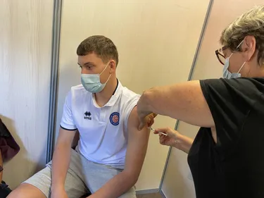 Roanne : les joueurs de la Chorale inaugurent le nouveau centre de...