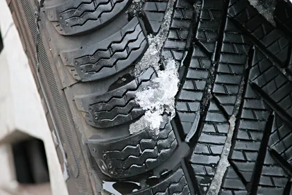 Les pneus hiver, chaînes, chaussettes à neige obligatoires depuis...