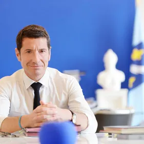 Maires de France : David Lisnard (LR) élu à la tête de l'AMF