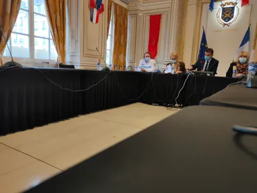 Agression vendredi soir à Saint-Etienne : Gaël Perdriau prend la...