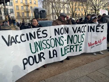 Manifestation anti-pass : Près d'un millier de personnes réunies à...