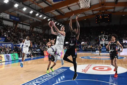 Basket : la Chorale retrouve la victoire contre Paris (99-92)