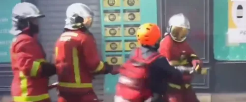 Violences du 1er mai à Paris : les pompiers de la Loire apportent...