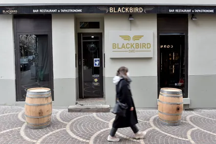 Agression au Blackbird Café à Saint-Etienne : trois hommes condamnés