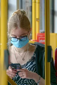 Covid : le masque recommandé dans les transports en commun