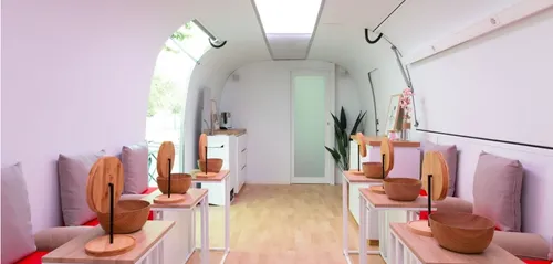 Un salon de beauté itinérant pour les femmes précaires à Saint-Étienne