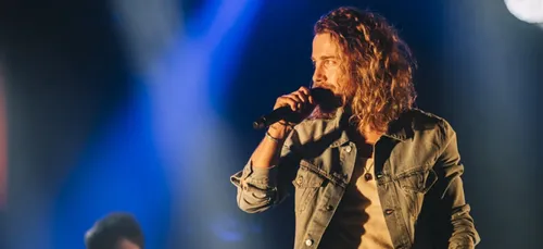 Julien Doré annonce une tournée solo acoustique