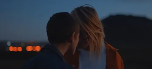 Hyphen Hyphen sort son nouveau clip "Mama Sorry" !