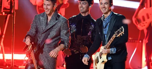 À Las Vegas, Taylor Swift, BTS et les Jonas Brothers enflamment la...