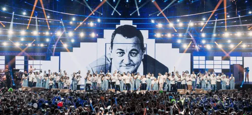 Découvrez le nouvel hymne des Enfoirés "À côté de toi" !