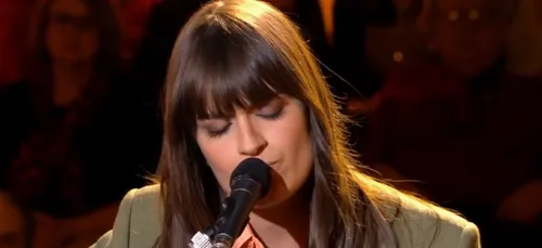 Clara Luciani livre une version acoustique de "Ma soeur" sur France 2