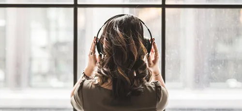 Les meilleures playlists à écouter pendant le confinement