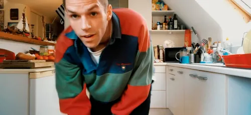 Hervé dévoile un clip spécial confinement qui donne le sourire !