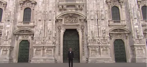 Andrea Bocelli donne un concert émouvant à Milan