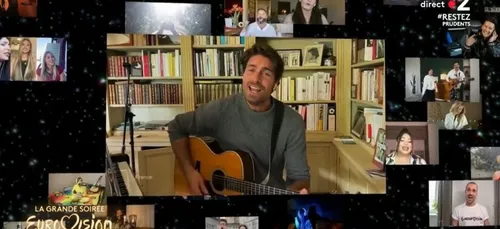 Replay. "Love Shine a Light", interprété par les artistes de...