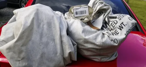 Une américaine découvre un million de dollars en liquide... et les...